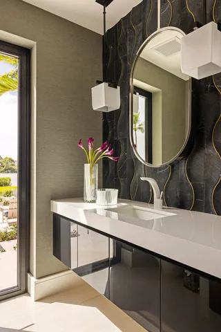 $50,000,000 | 488 South Beach Road, Jupiter Island, FL 33455