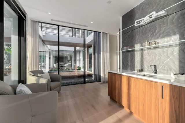 $50,000,000 | 488 South Beach Road, Jupiter Island, FL 33455