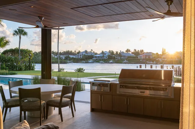 $50,000,000 | 488 South Beach Road, Jupiter Island, FL 33455