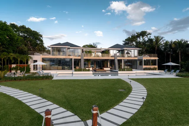 $50,000,000 | 488 South Beach Road, Jupiter Island, FL 33455