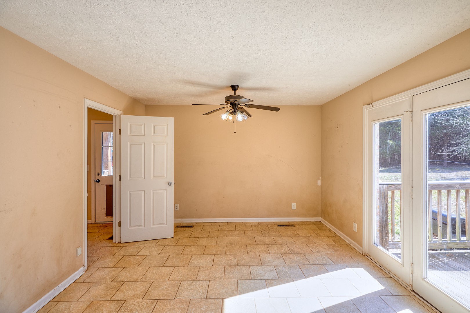 7042 Murfreesboro Road Lebanon, TN 37090 - Photo 19 of 43 an empty room with windows and ceiling fan