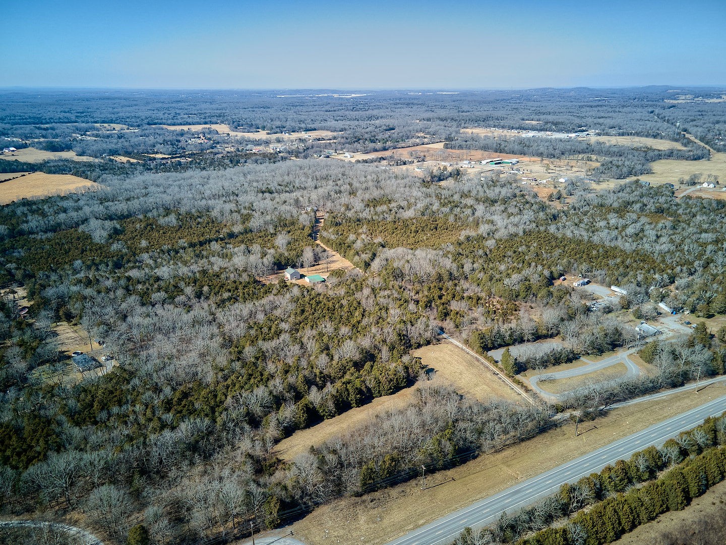 7042 Murfreesboro Road Lebanon, TN 37090 - Photo 4 of 43 a view of a sky from a terrace