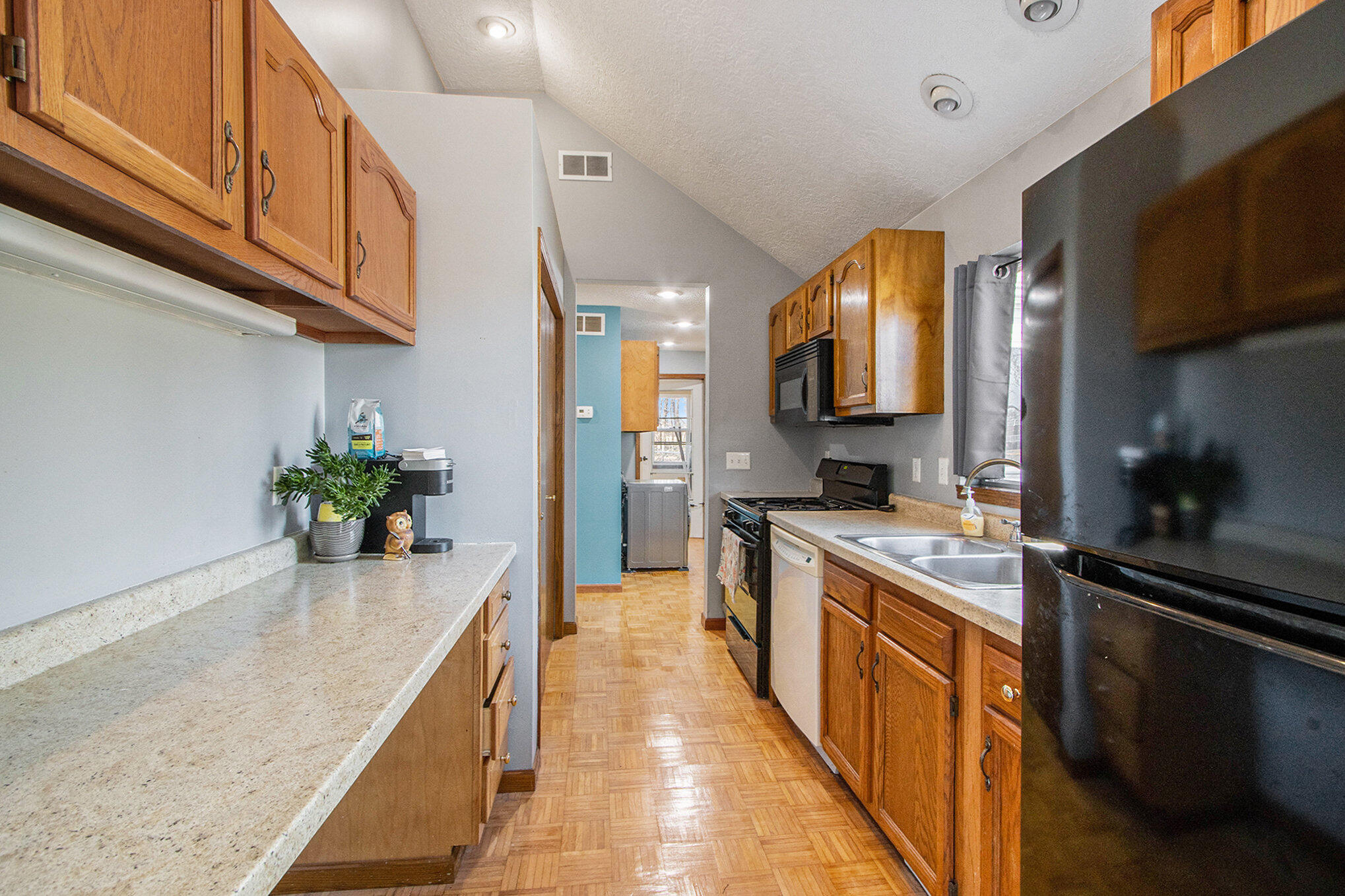 2233 North Drake Road Kalamazoo, MI 49009 - Photo 11 of 20 2233 15