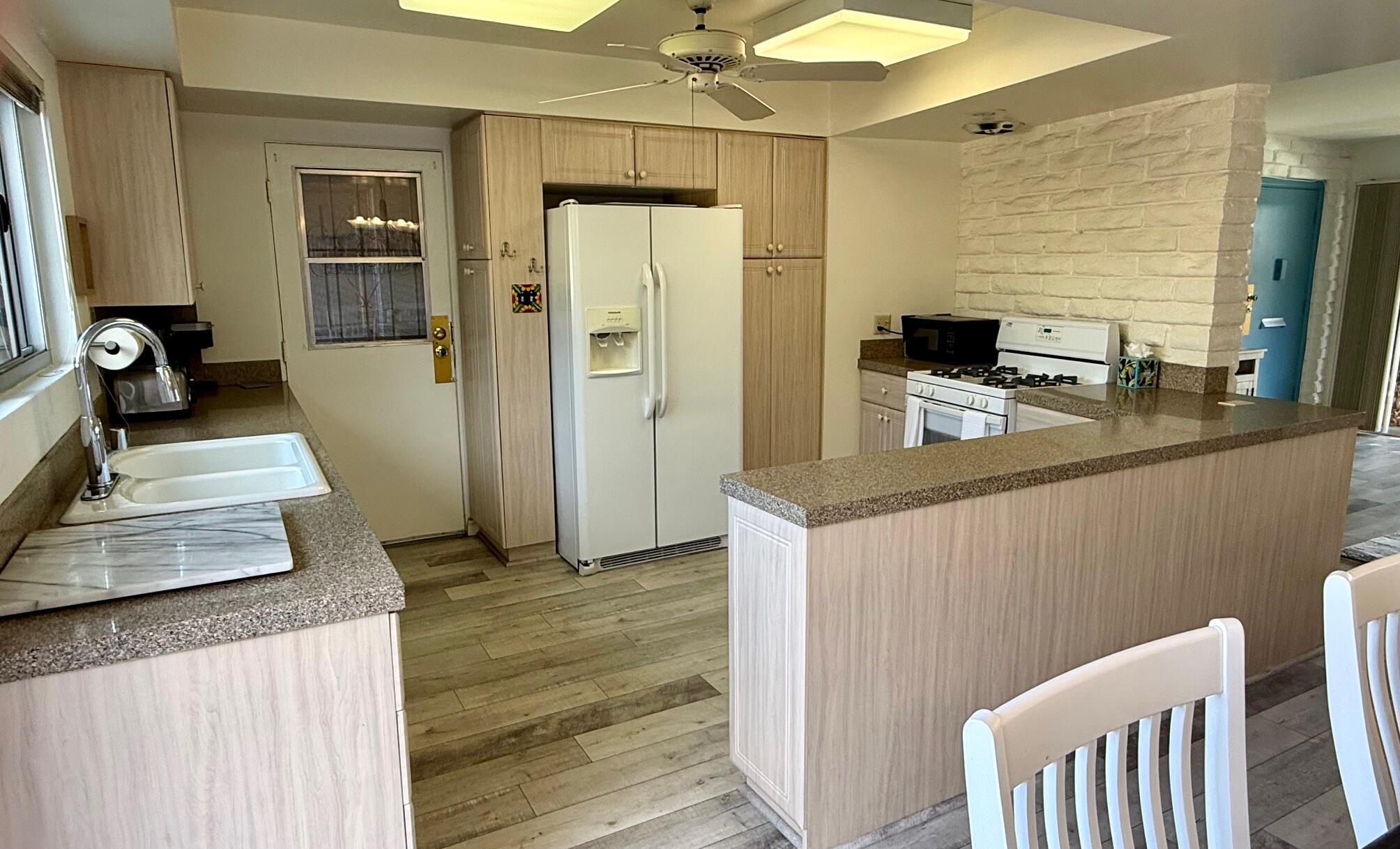 69850 Hwy 111 Rancho Mirage Ca, Unit 13 Rancho Mirage, CA 92270 - Photo 10 of 52 Huge Kitchen