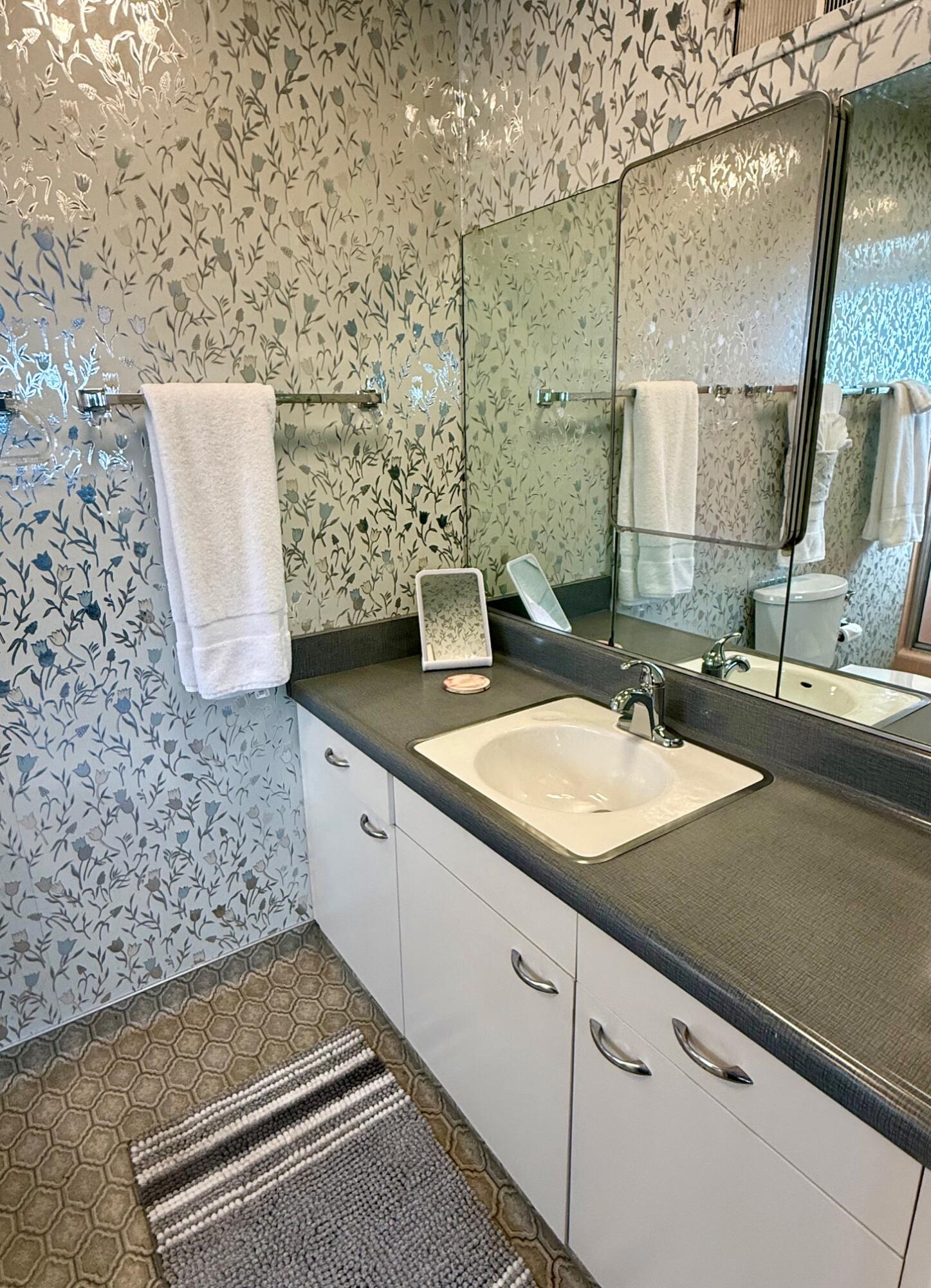 69850 Hwy 111 Rancho Mirage Ca, Unit 13 Rancho Mirage, CA 92270 - Photo 17 of 52 Primary En Suite Bathroom