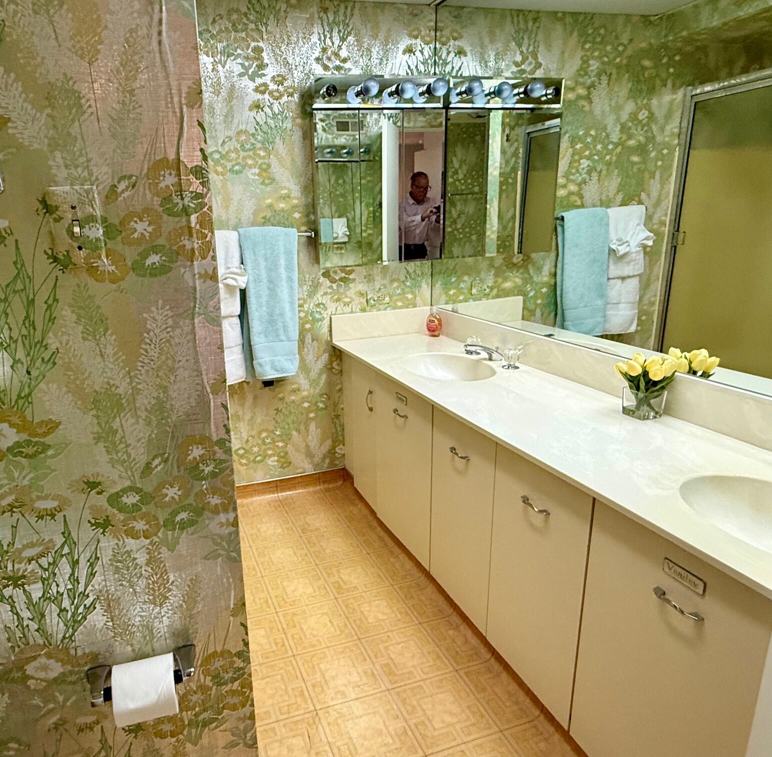 69850 Hwy 111 Rancho Mirage Ca, Unit 13 Rancho Mirage, CA 92270 - Photo 21 of 52 Guest/Hallway Bathroom
