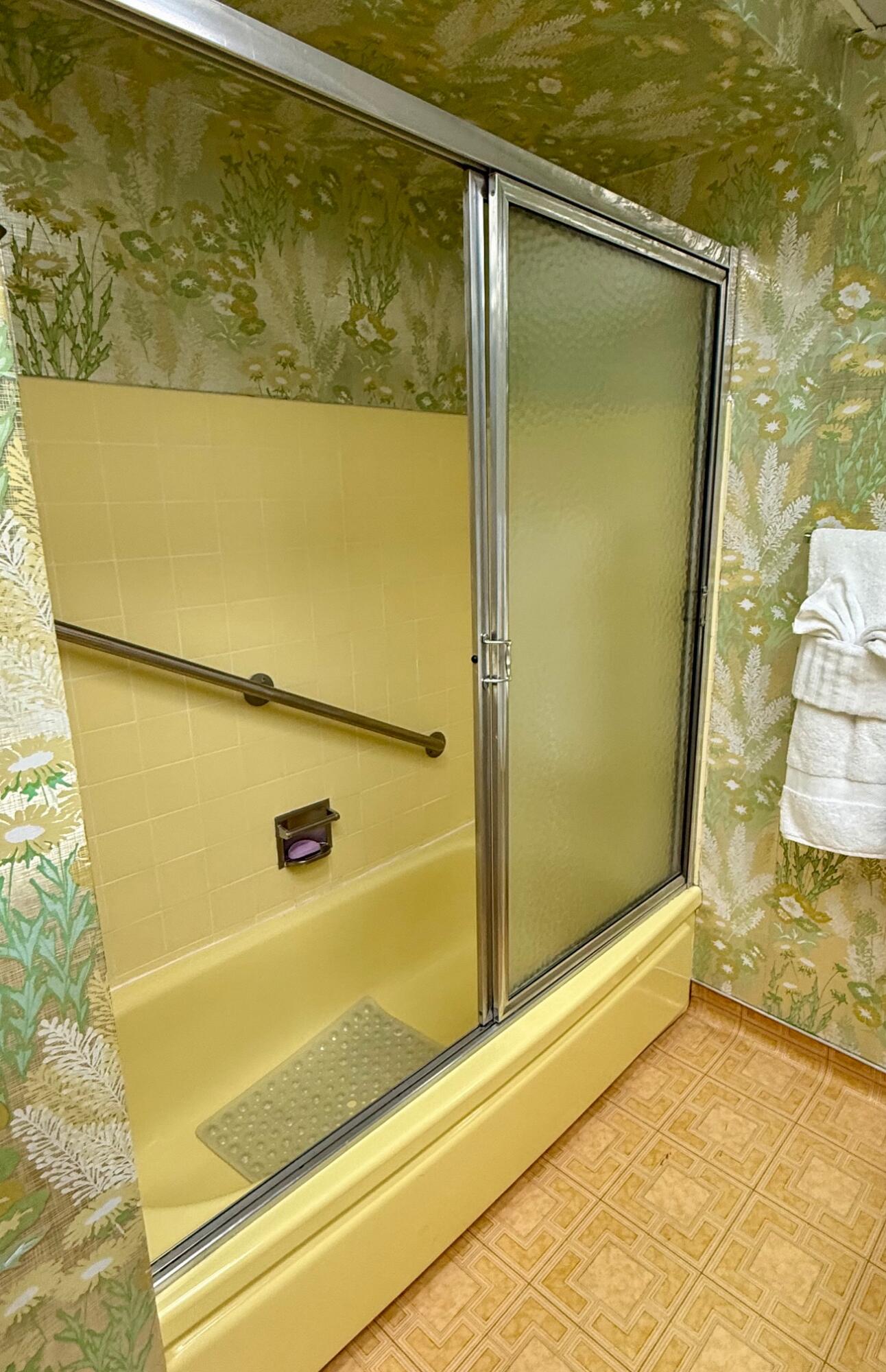 69850 Hwy 111 Rancho Mirage Ca, Unit 13 Rancho Mirage, CA 92270 - Photo 22 of 52 Guest Bathroom