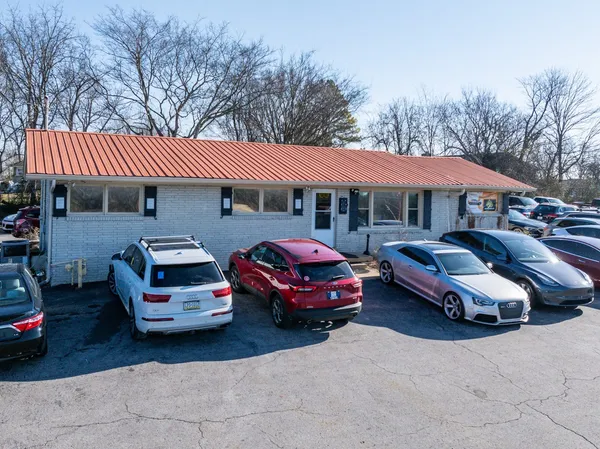 $9,000 | 637 South Lowry Street, Smyrna, TN 37167