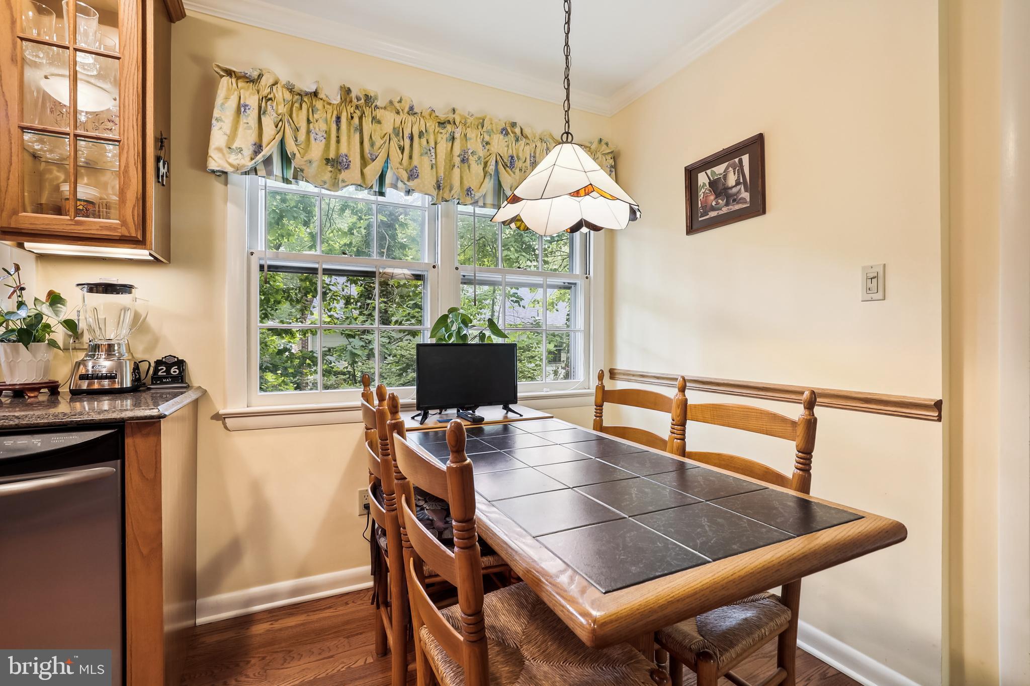 9303 Fernwood Road Bethesda, MD 20817 - Photo 5 of 14 breakfast area