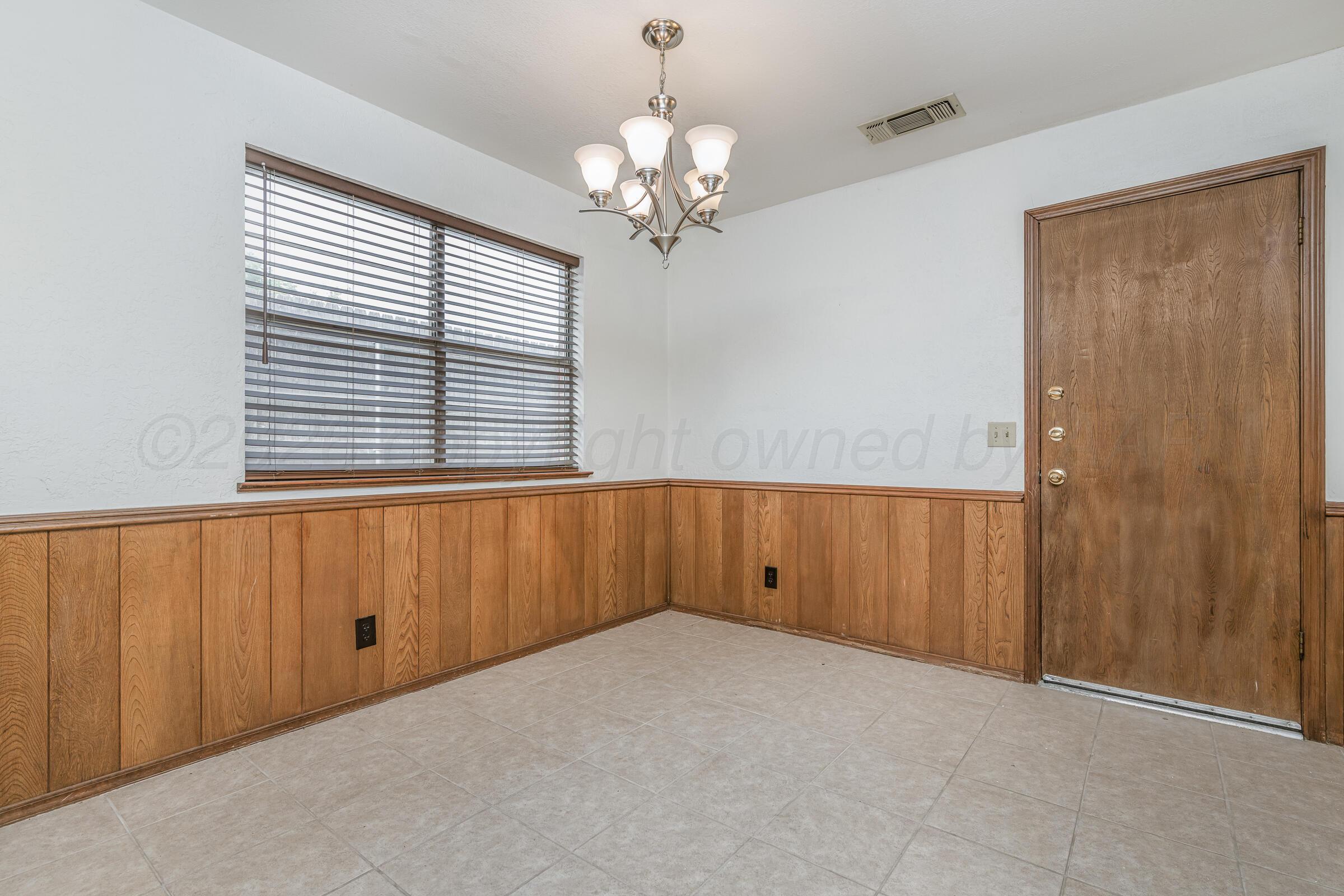 5305-5301 Raindrop Lane Amarillo, TX 79110 - Photo 7 of 19 5307 Raindrop Ln 07