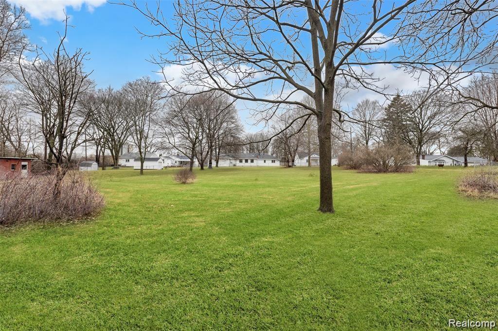 22104 Gill Road Farmington Hills, MI 48335 - Photo 38 of 39