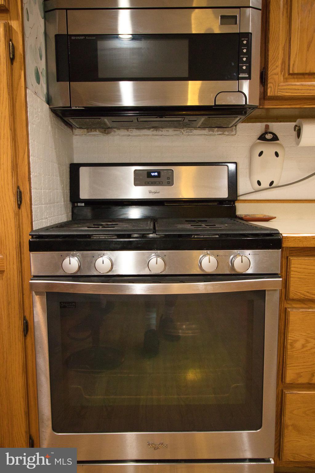1005 Callowhill Road Perkasie, PA 18944 - Photo 9 of 24 Kitchen Gas Stove and Microwave