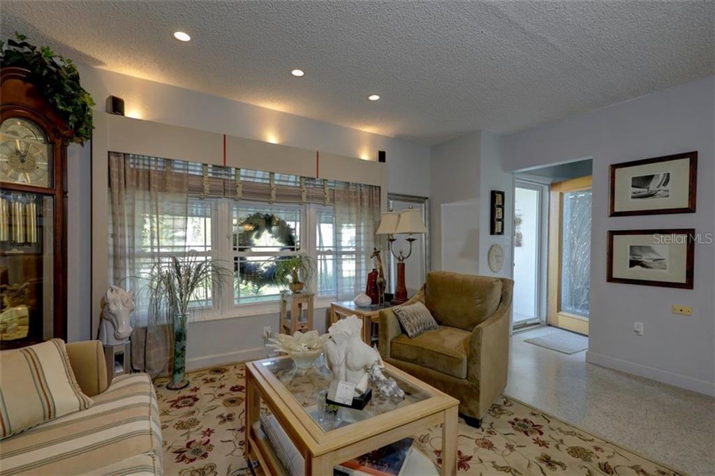 701 Sunset Cove Madeira Beach, FL 33708 - Photo 6 of 30 Living Room