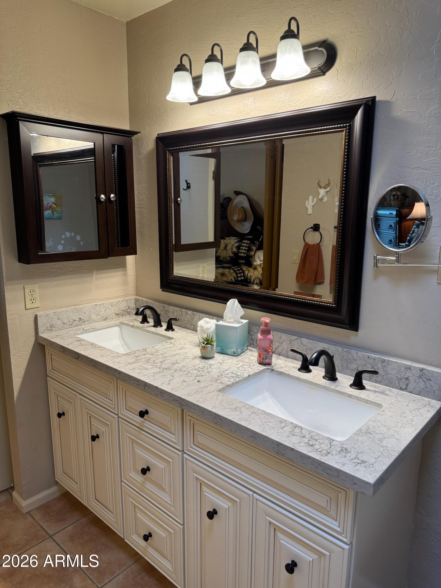 6123 South Kings Ranch Road Gold Canyon, AZ 85118 - Photo 14 of 42 Master double sinks
