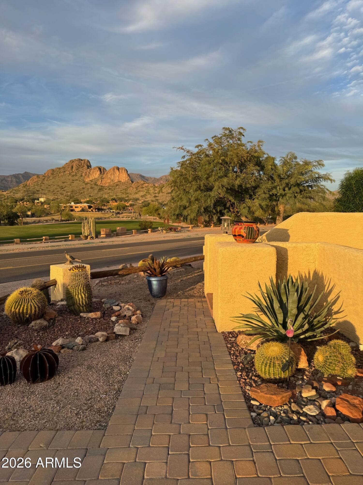 6123 South Kings Ranch Road Gold Canyon, AZ 85118 - Photo 32 of 42 Driveway view