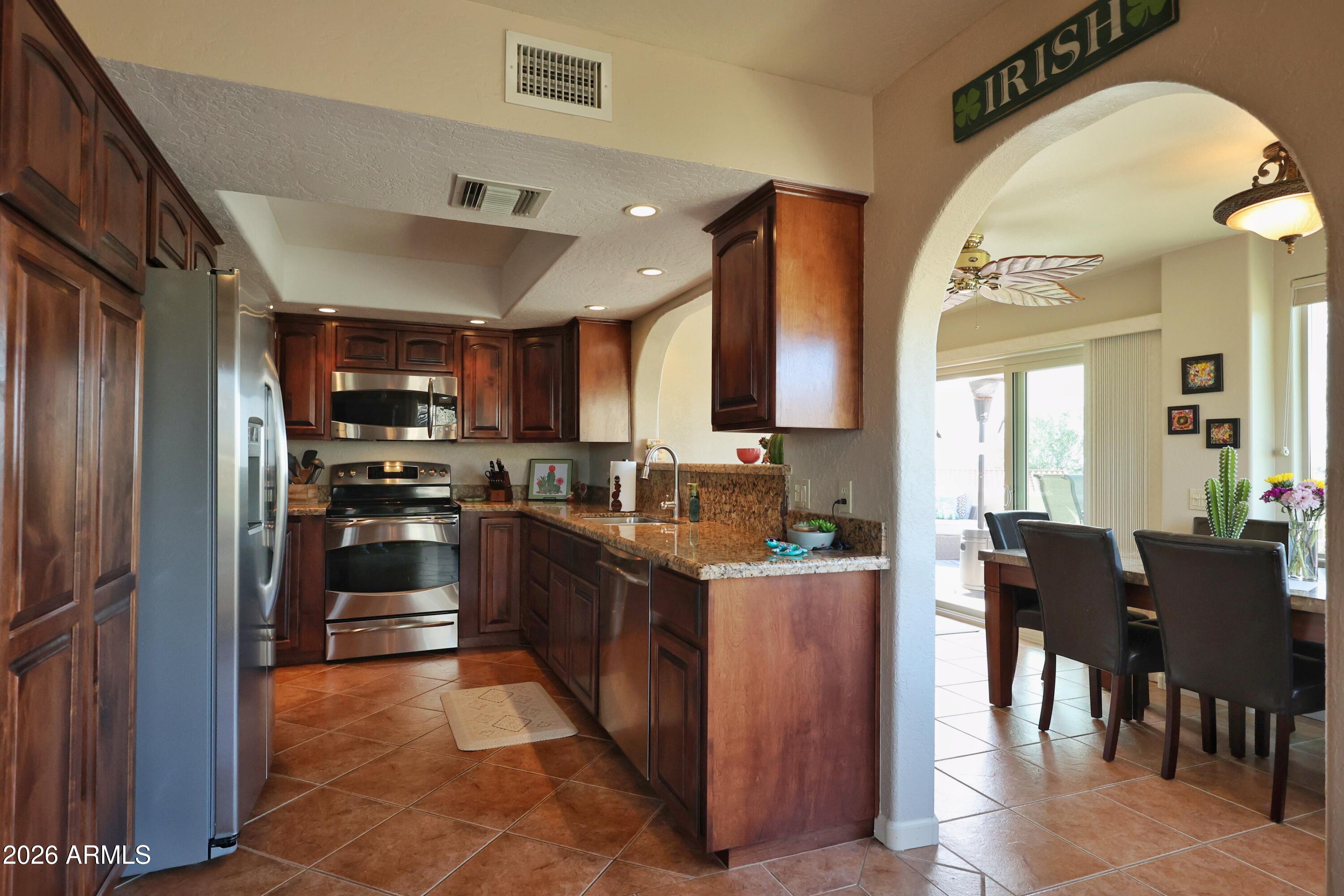 6123 South Kings Ranch Road Gold Canyon, AZ 85118 - Photo 8 of 34 Kitchen