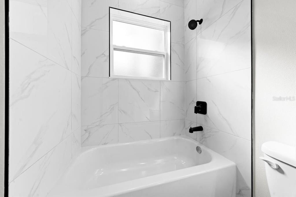 15495 Southwest 49th Avenue Road Ocala, FL 34473 - Photo 29 of 65 a bathroom with a bathtub