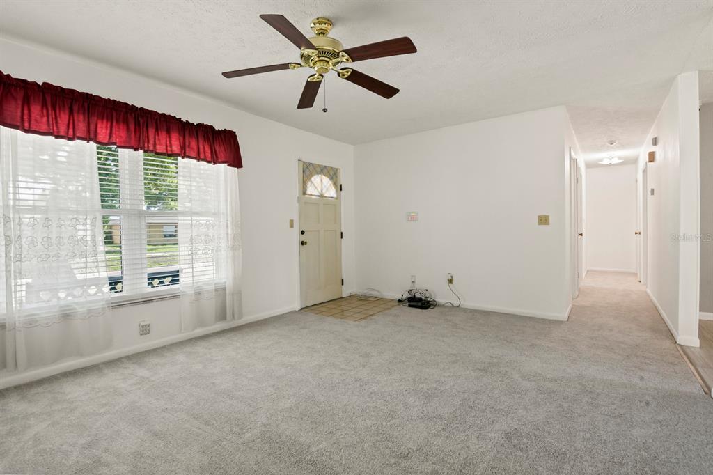 11403 Fillmore Avenue Seffner, FL 33584 - Photo 7 of 33