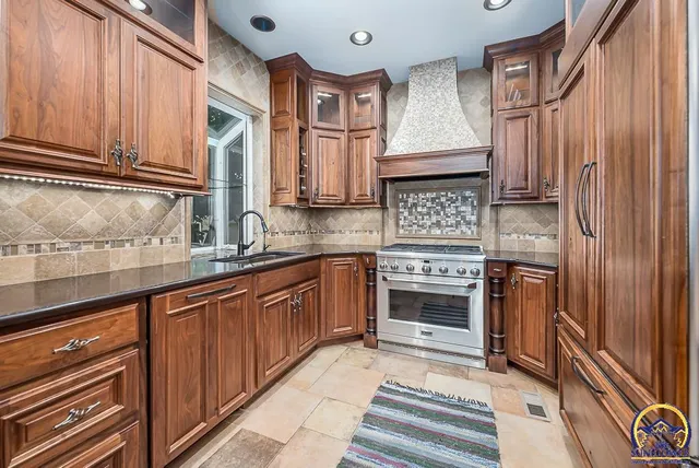 $799,950 | 412 North Elm Street, Perry, KS 66073