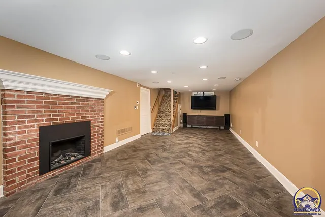 $799,950 | 412 North Elm Street, Perry, KS 66073