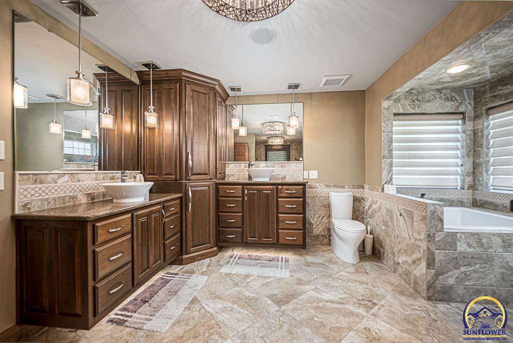 412 North Elm Street Perry, KS 66073 - Photo 20 of 56