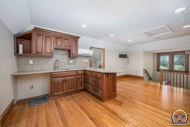 $799,950 | 412 North Elm Street, Perry, KS 66073