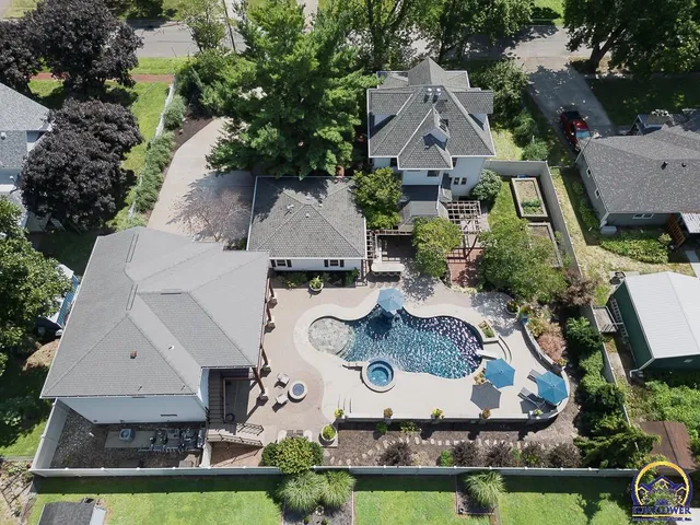 $799,950 | 412 North Elm Street, Perry, KS 66073