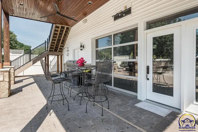 $799,950 | 412 North Elm Street, Perry, KS 66073