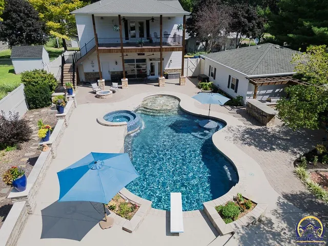 $799,950 | 412 North Elm Street, Perry, KS 66073