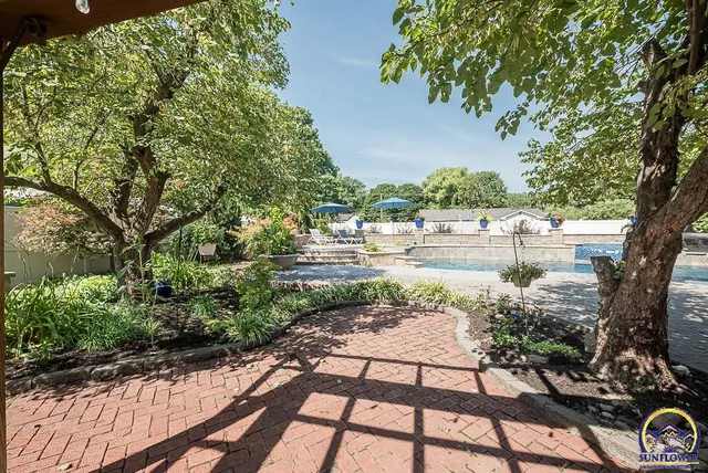 $799,950 | 412 North Elm Street, Perry, KS 66073