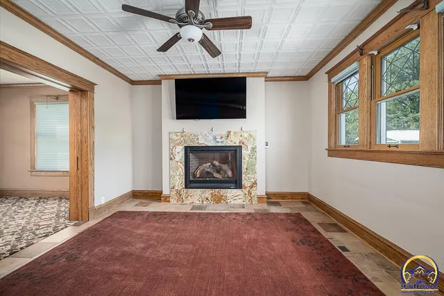 $799,950 | 412 North Elm Street, Perry, KS 66073