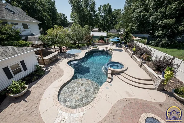 $799,950 | 412 North Elm Street, Perry, KS 66073