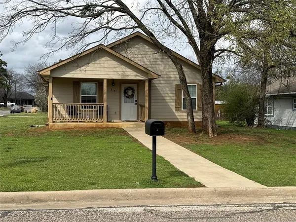 $1,895 | 315 Water Street, Whitesboro, TX 76273