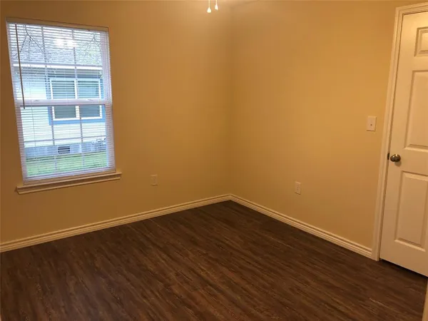 $1,895 | 315 Water Street, Whitesboro, TX 76273