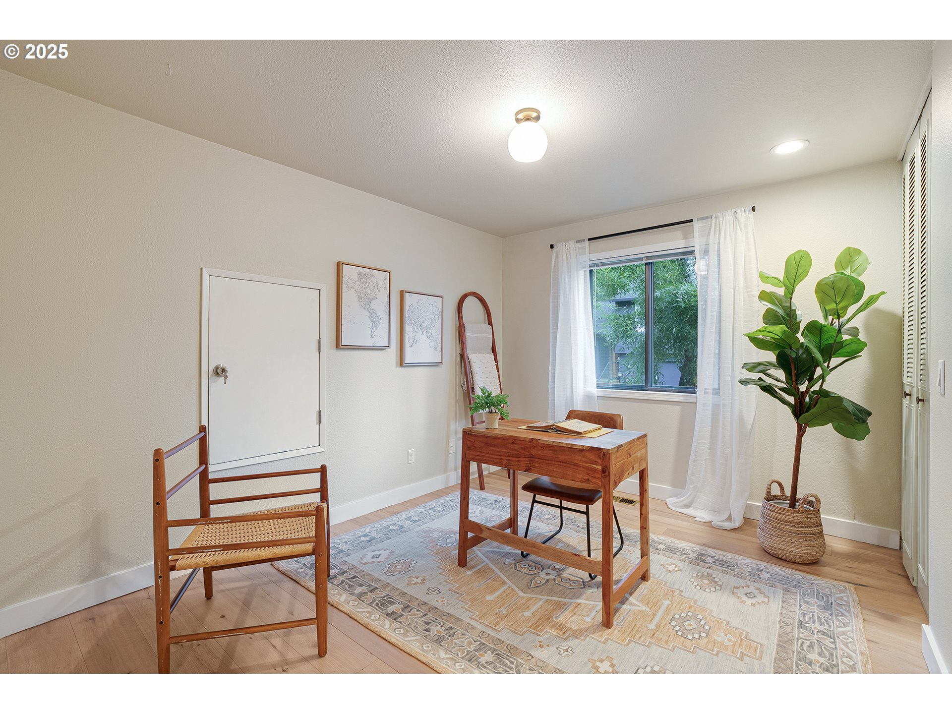 9809 Southwest Quail Post Road Portland, OR 97219 - Photo 23 of 37 Bedroom