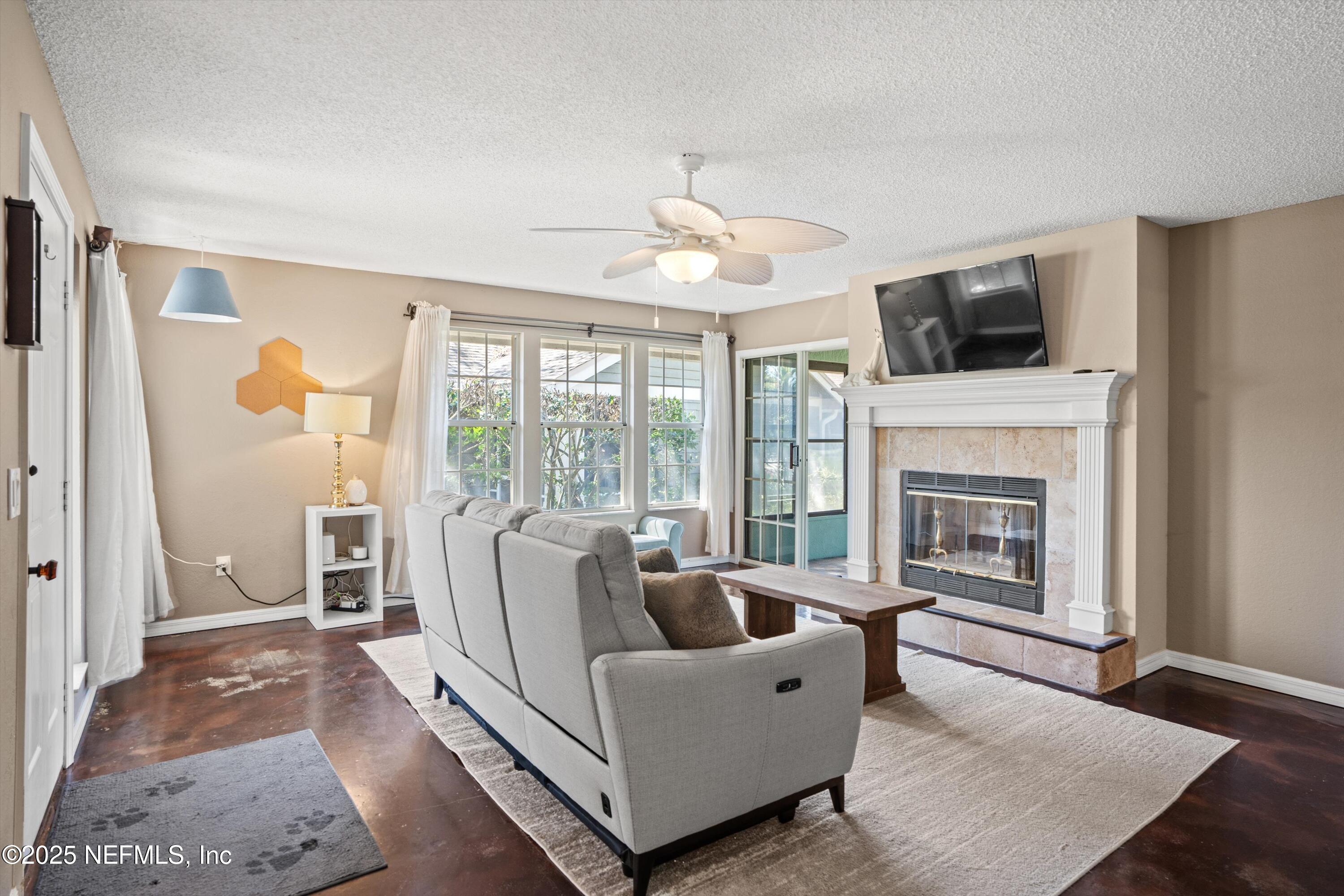 701 Tournament Road Ponte Vedra Beach, FL 32082 - Photo 17 of 28 17-Let the sun shine in! Love a corner u