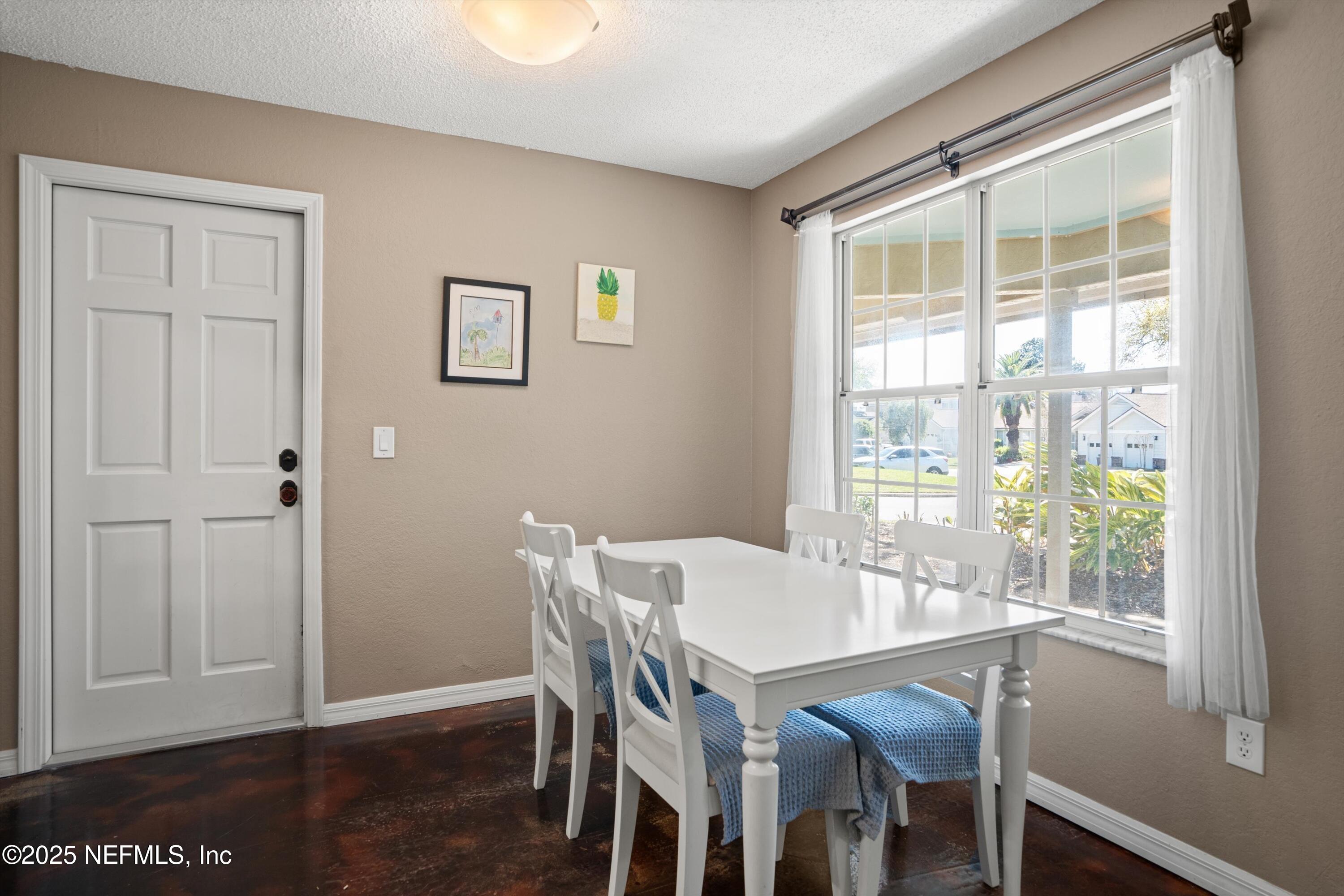 701 Tournament Road Ponte Vedra Beach, FL 32082 - Photo 20 of 28 20-Dining Area- so many windows