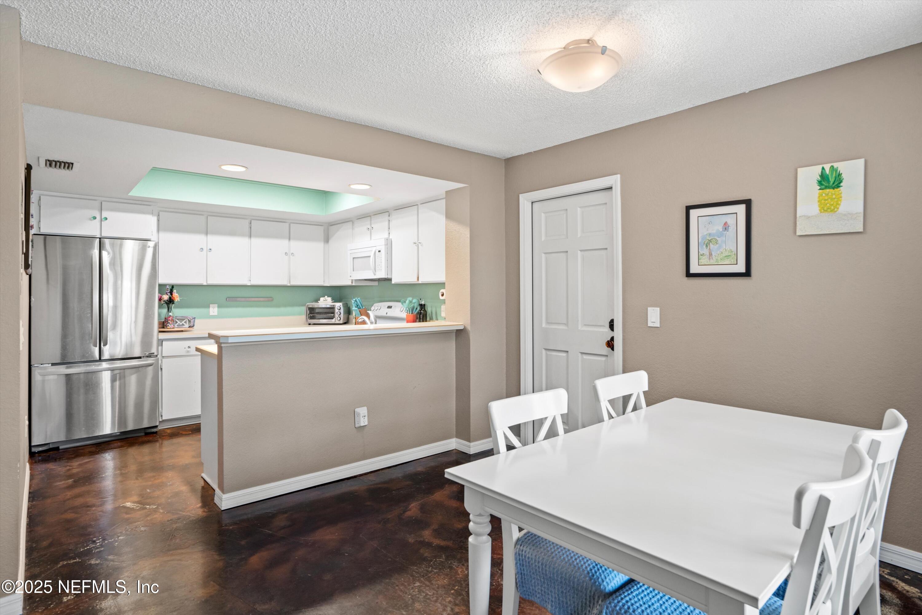701 Tournament Road Ponte Vedra Beach, FL 32082 - Photo 21 of 28 21-Chat with your family as you make din