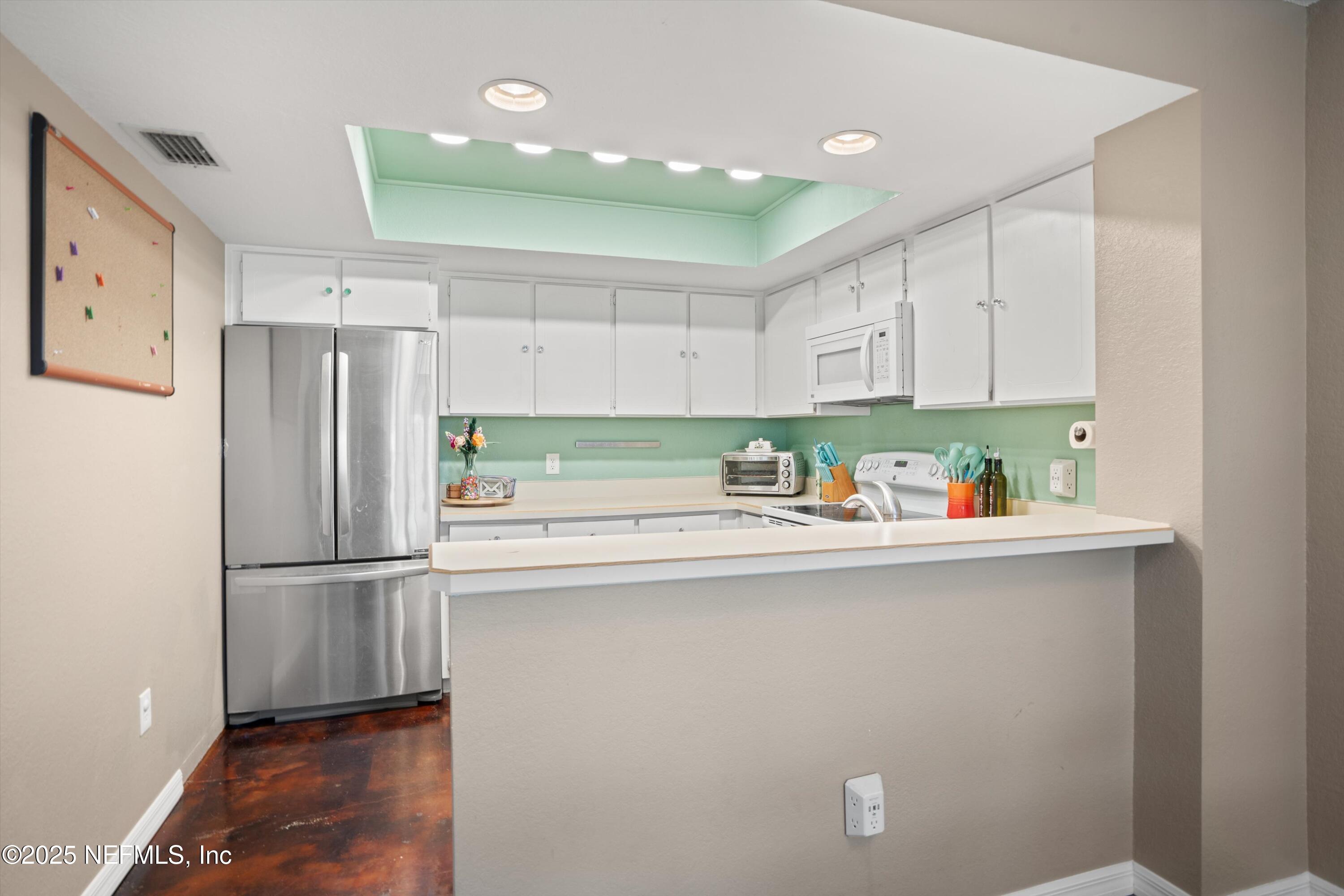 701 Tournament Road Ponte Vedra Beach, FL 32082 - Photo 23 of 28 23-Kitchen with Breakfast Bar