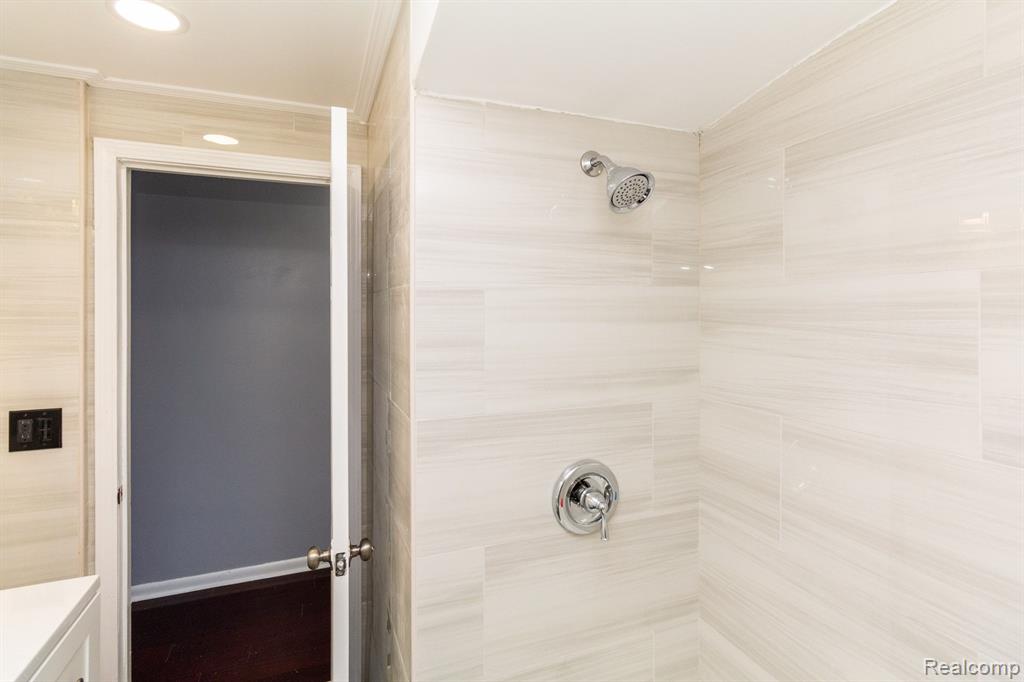 8614 Harding Center Line, MI 48015 - Photo 27 of 41
