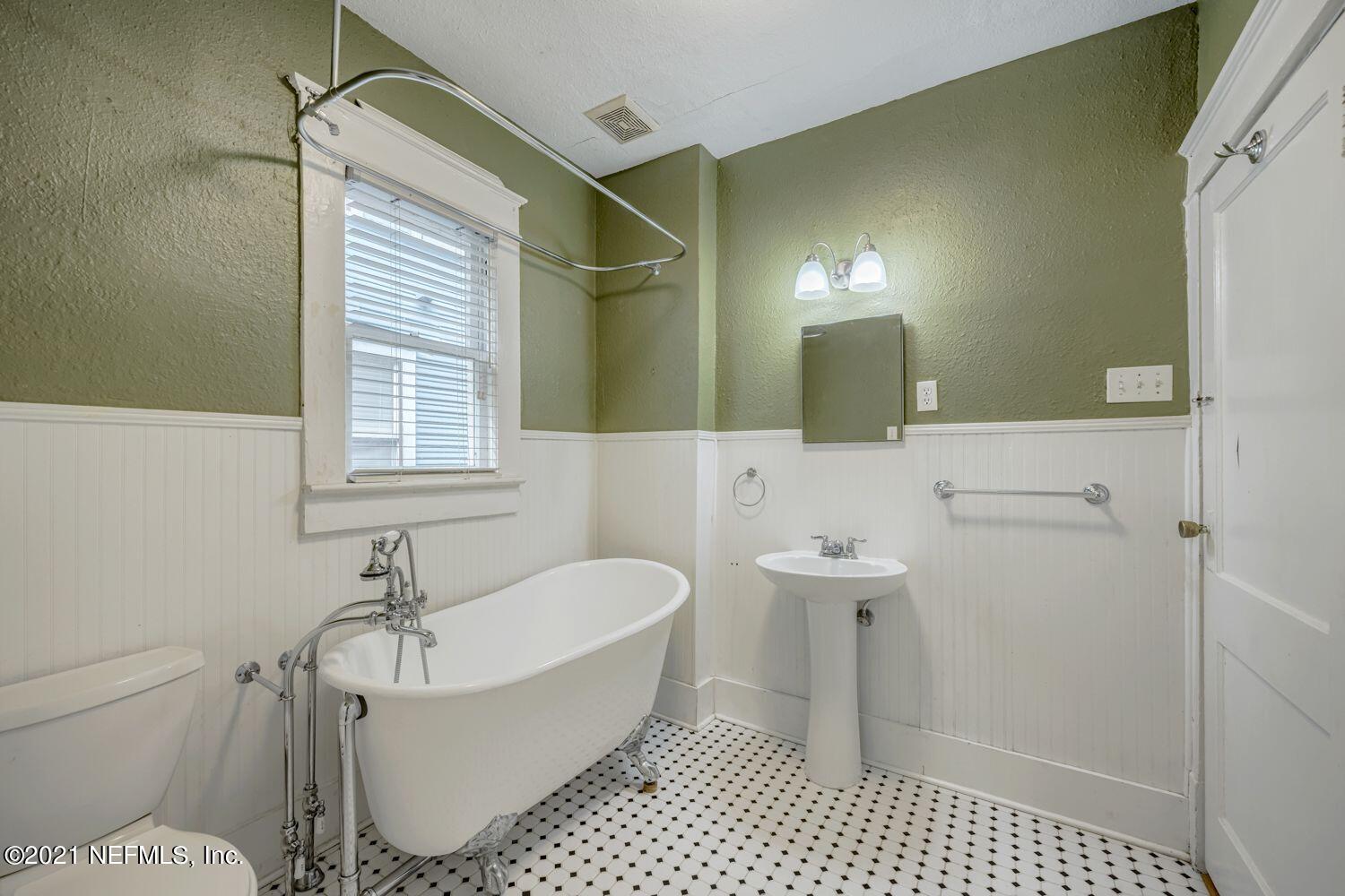 2835 Post Street Jacksonville, FL 32205 - Photo 14 of 30 a bathroom with a sink a toilet and shower