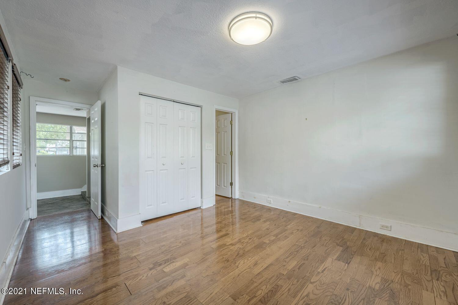 2835 Post Street Jacksonville, FL 32205 - Photo 15 of 30 an empty room with wooden floor and windows