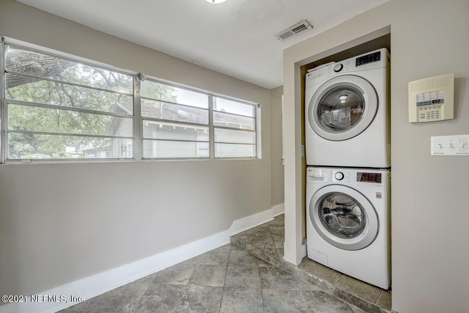 2835 Post Street Jacksonville, FL 32205 - Photo 17 of 30 a utility room with dryer and washer