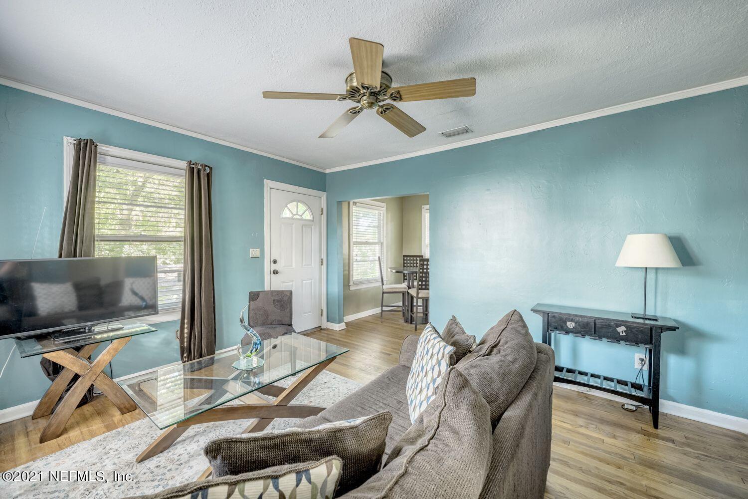 2835 Post Street Jacksonville, FL 32205 - Photo 23 of 30 a view of a livingroom with furniture and a ceiling fan