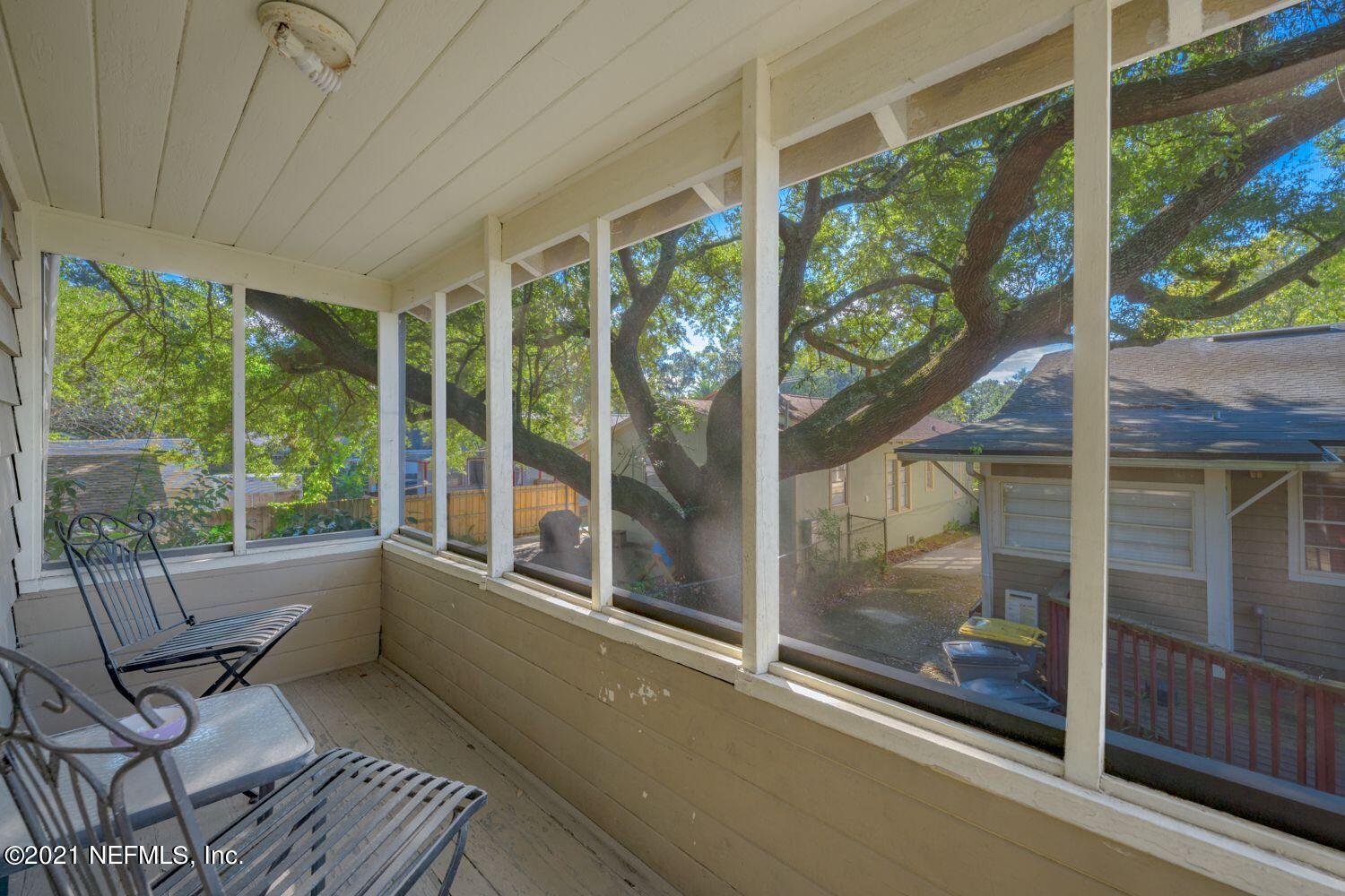 2835 Post Street Jacksonville, FL 32205 - Photo 29 of 30 a room with balcony and furniture