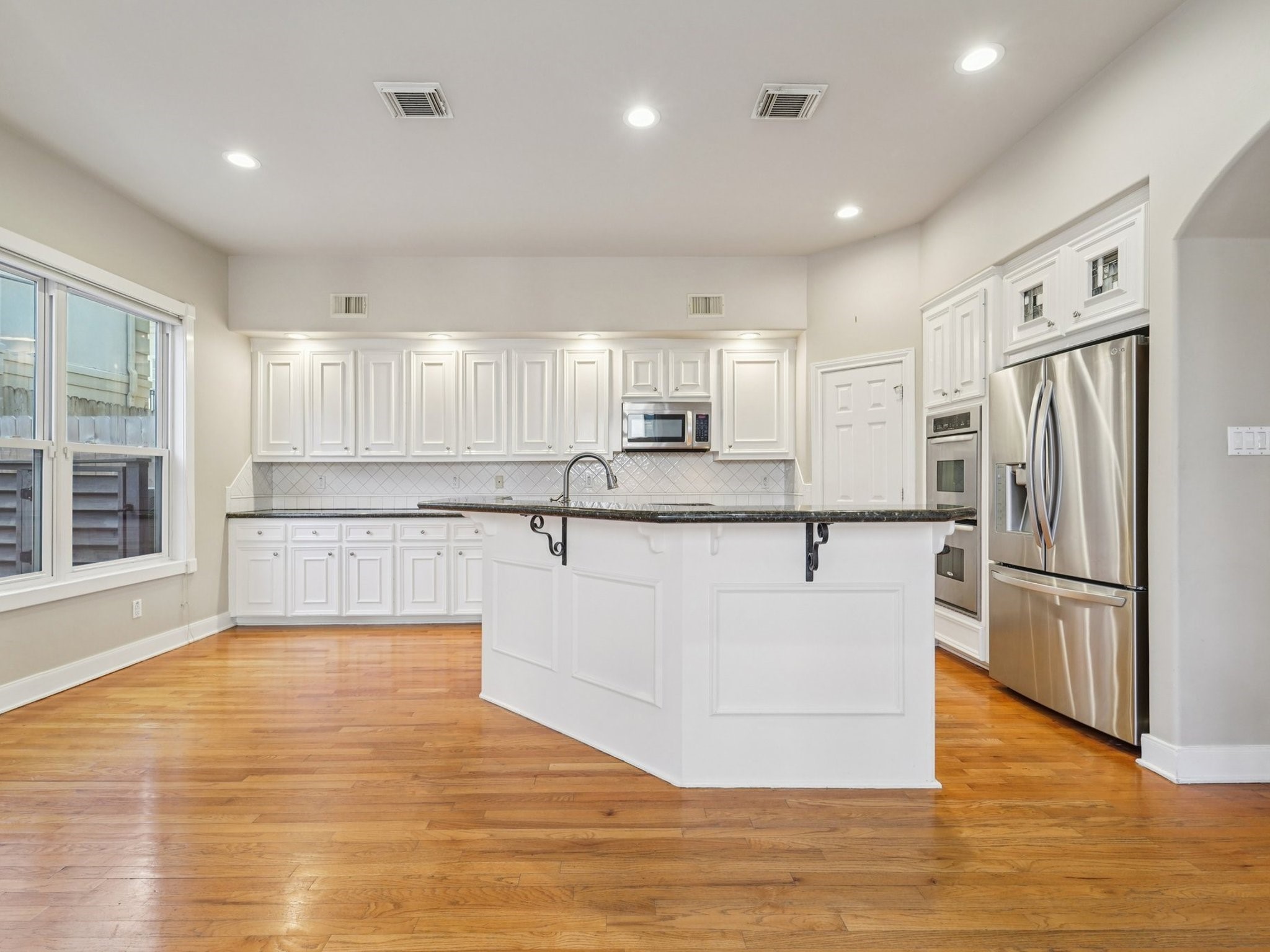 1951 West Clay Street Houston, TX 77019 - Photo 13 of 49 This Kitchen has an abundance of cabinetry and counter space. There is also breakfast bar seating for meals-on-the-go.