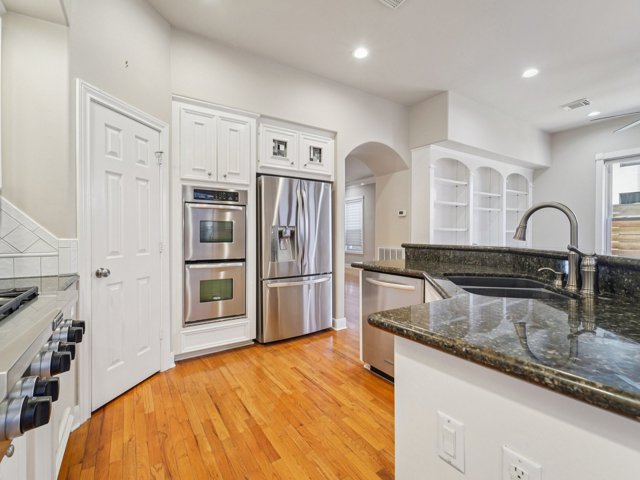 1951 West Clay Street Houston, TX 77019 - Photo 14 of 49 This Kitchen features dazzling stainless appliances, including refrigerator, double ovens and 6-burner gas range.