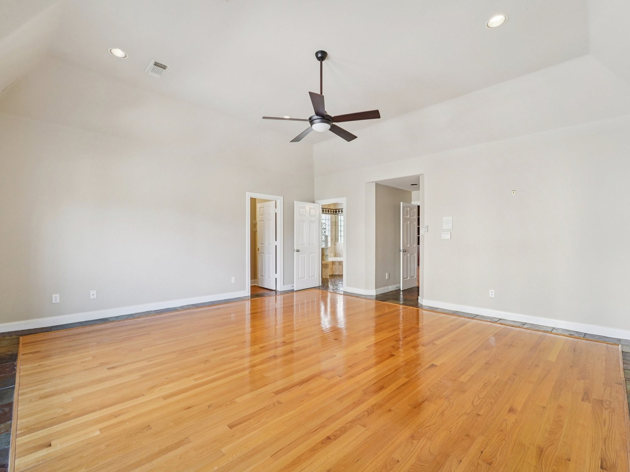 1951 West Clay Street Houston, TX 77019 - Photo 25 of 49 The Primary Bedroom has high ceilings and recessed lighting.