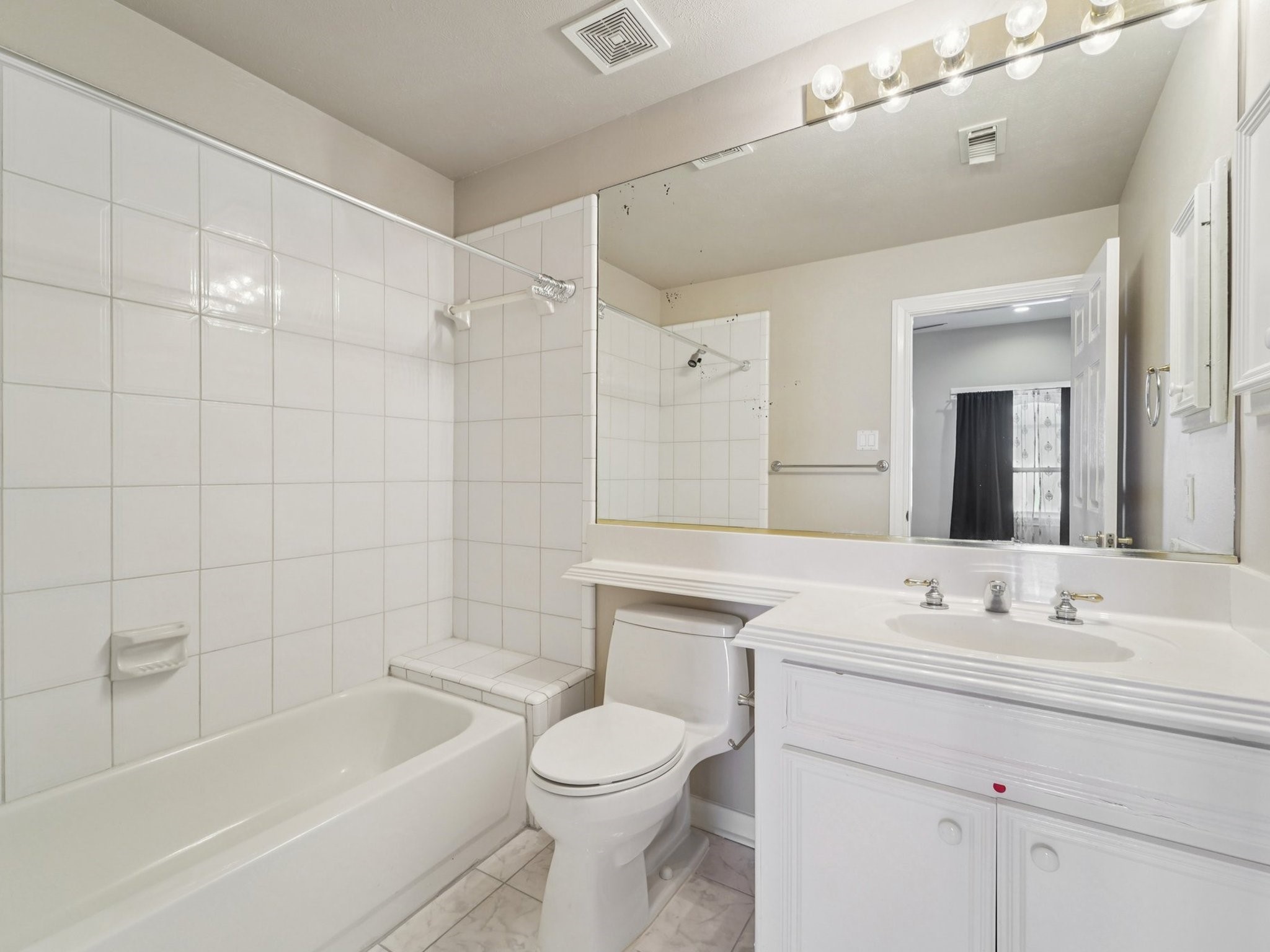 1951 West Clay Street Houston, TX 77019 - Photo 40 of 49 Bathroom 3 is ensuite.