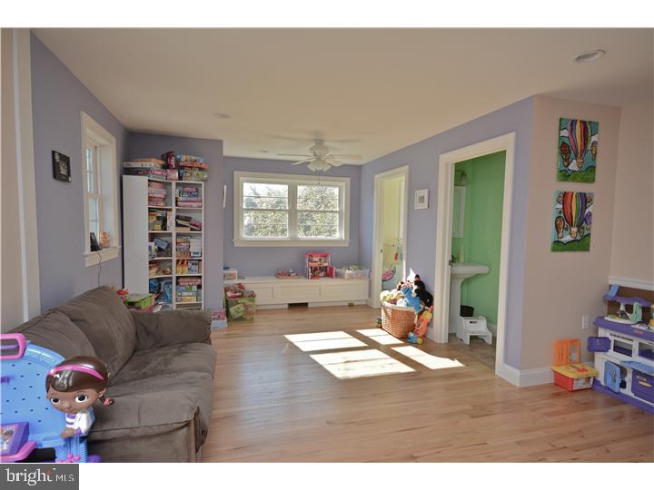 238 Pennington Harbourton Road Pennington, NJ 08534 - Photo 9 of 25